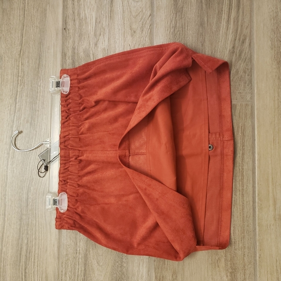 BCBG mini skirt - Picture 3 of 11